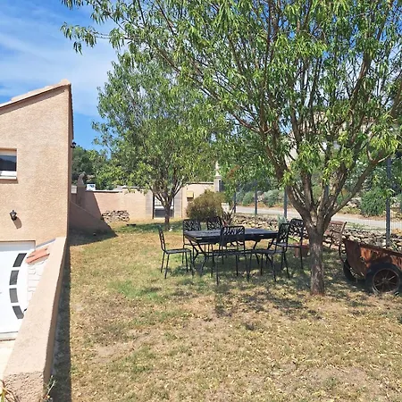 Сasa de vacaciones Maison Avec Piscine En Campagne Suze-la-Rousse