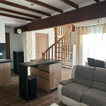 Сasa de vacaciones Maison Avec Piscine En Campagne Suze-la-Rousse